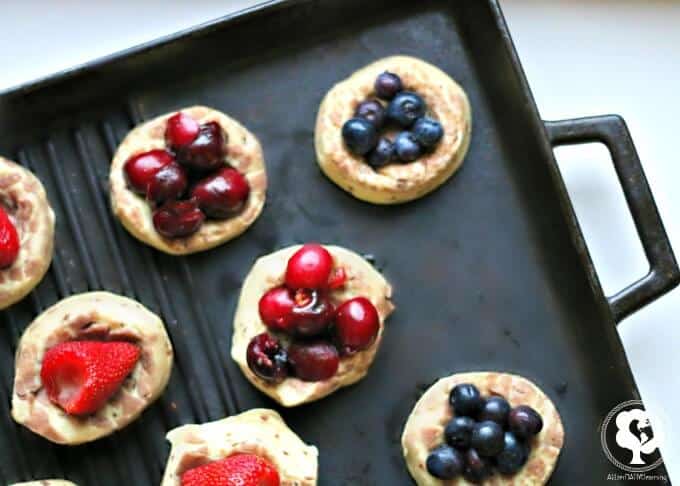 how to make fruit stuffed cinnamon roll