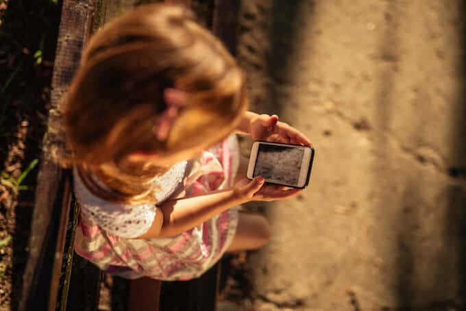 5 little precautions are all you need to know your child is safe on a cell phone