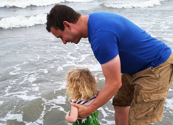 10 easy, every day kind of adventures parents can do with their kids. Both mom and dad can make the most of their time with these fun and meaningful ideas.